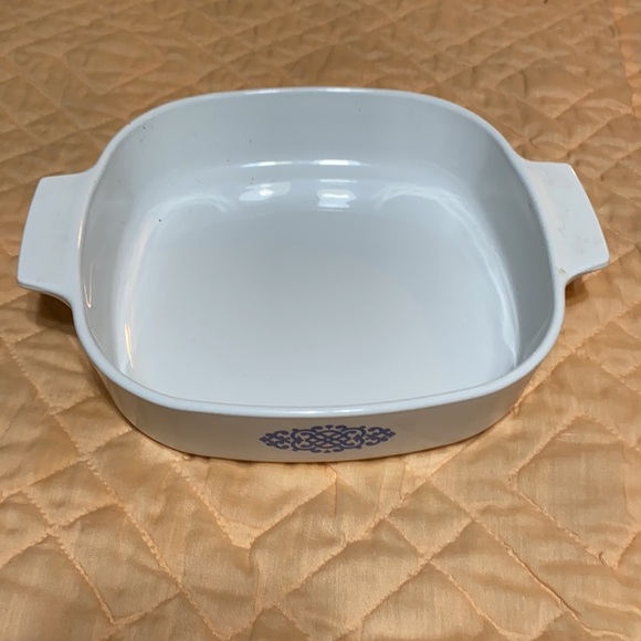 A-8-B Corning ware medallion  Vintage Blue A-8-B Medium Casserole - Picture 2 of 3